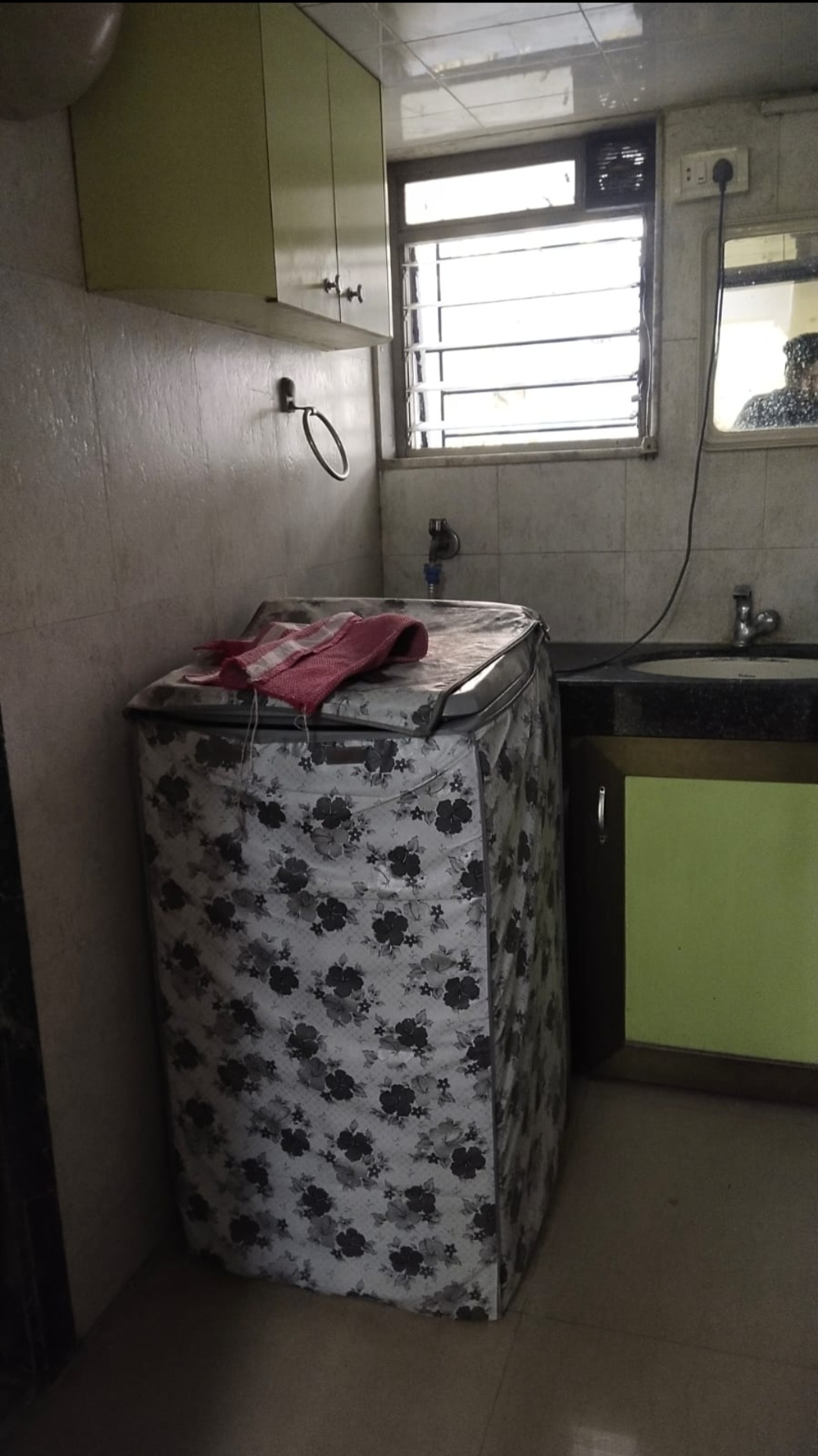 Double Sharing Room Girls only Flat for PG in Ranisati Apartment , Malad West