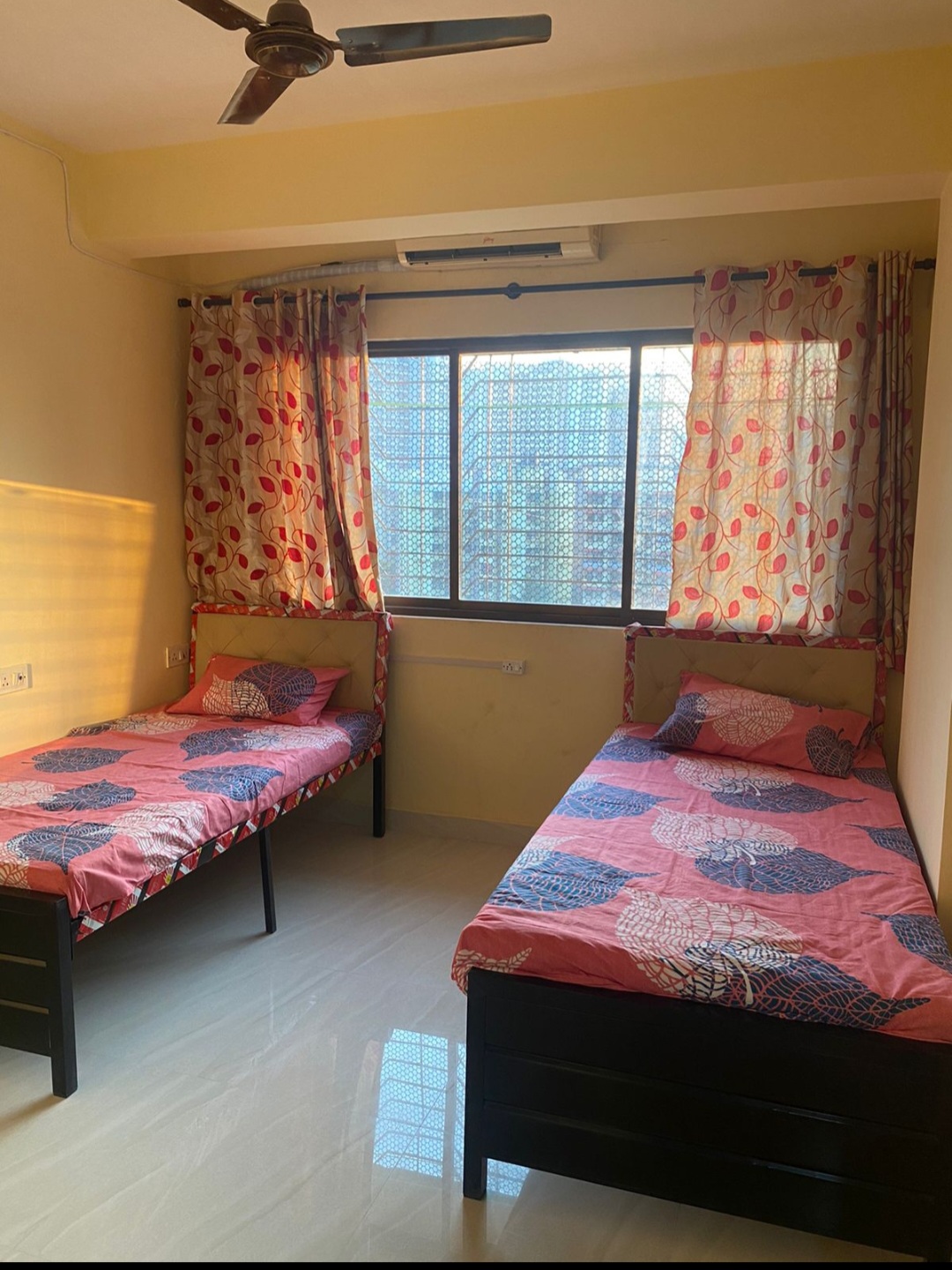 Single Room Girls only Flat for PG in Daya Sarita Society, Goregaon East