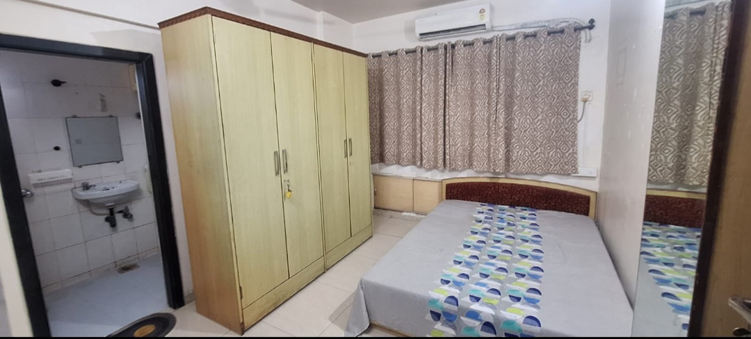 2 BHK Flat for Rent in Om Elegance Society, Malad West