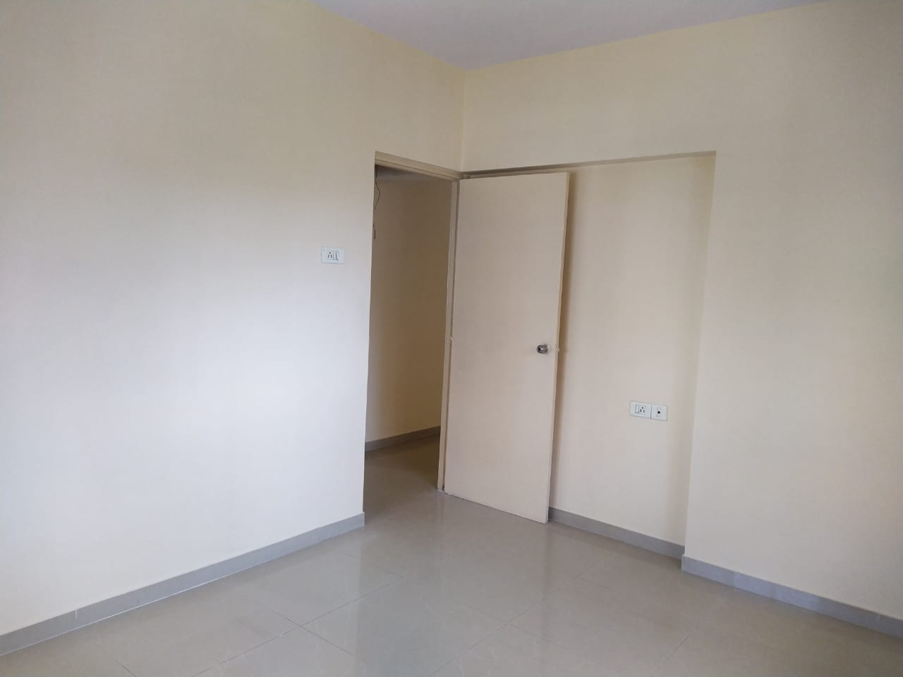 2 BHK Flat for Rent in Acme Complex, Goregaon West