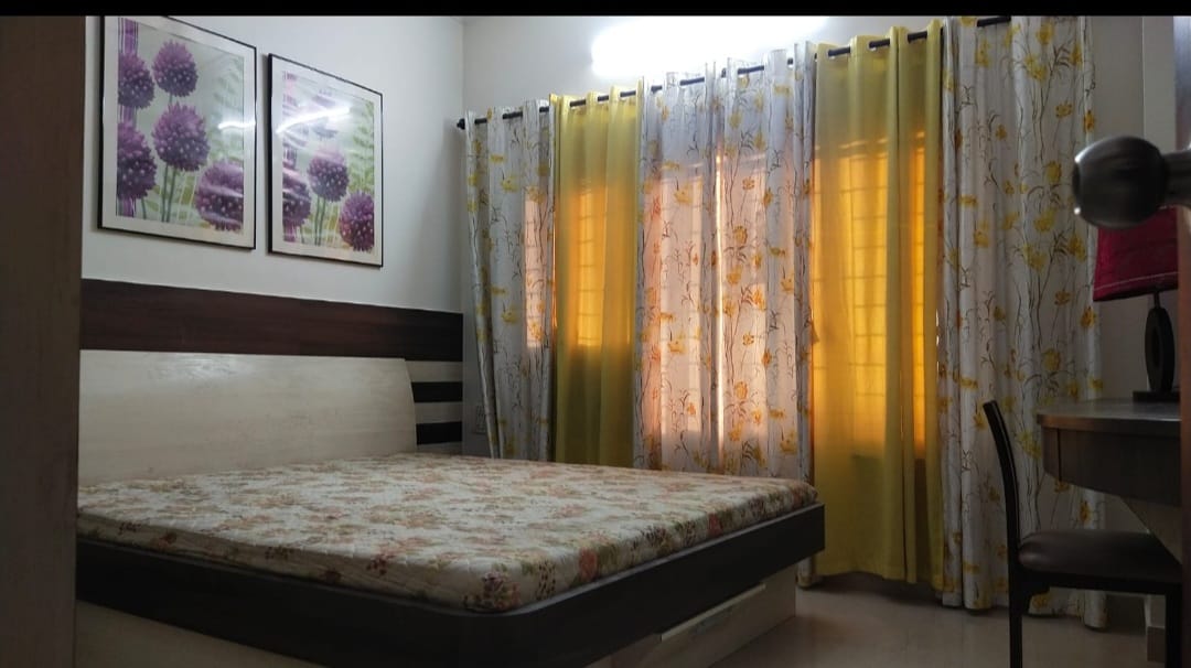 Single Room Girls only Flat for PG in Royal apartment, Malad West