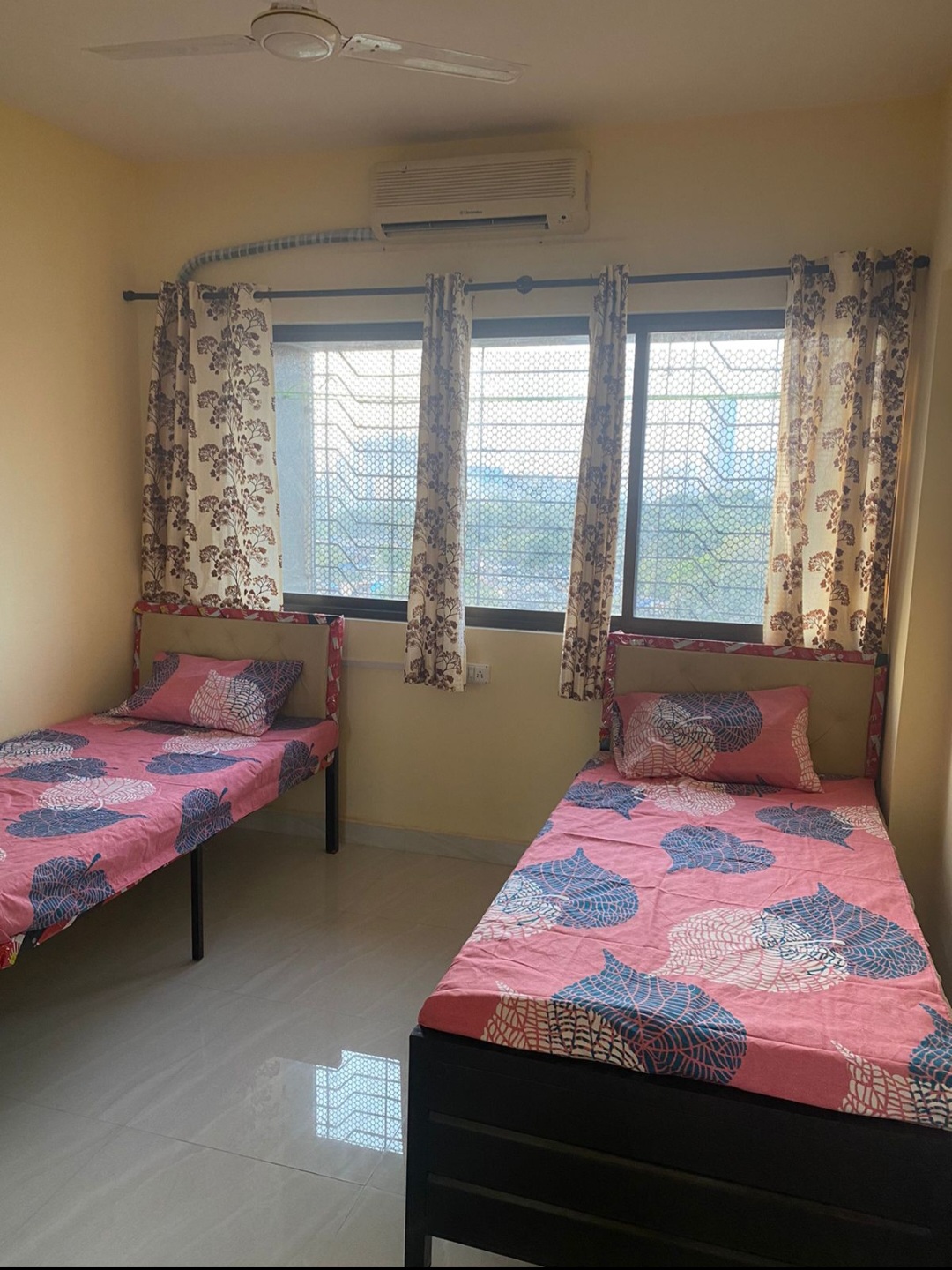 Single Room Girls only Flat for PG in Daya Sarita Society, Goregaon East