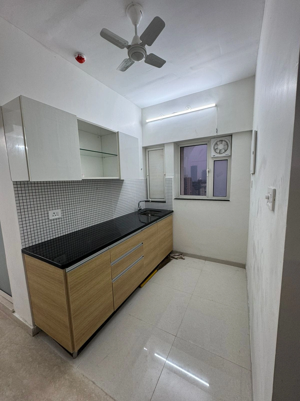 2 BHK Flat for Rent in omkar signet, Malad East