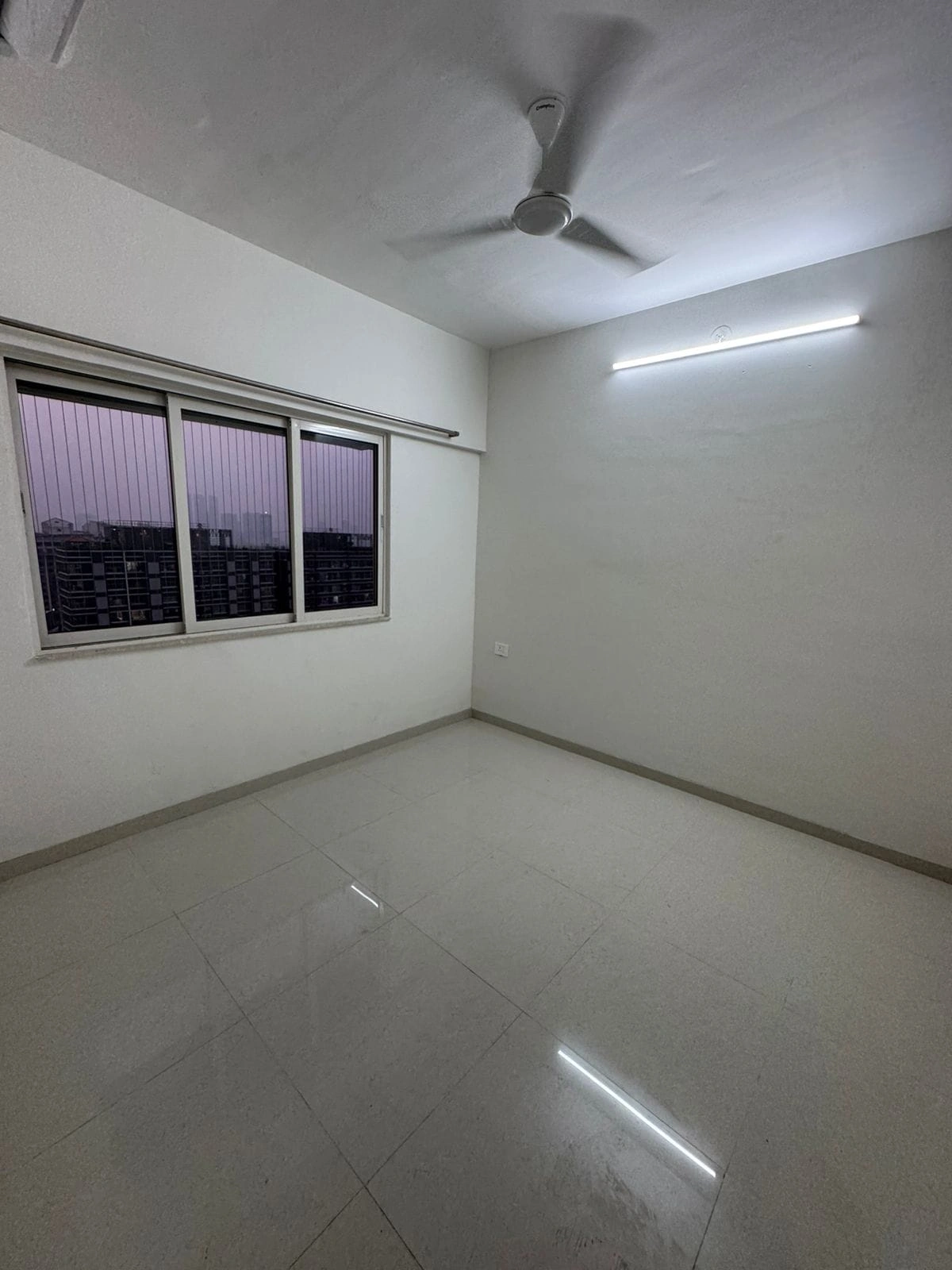 2 BHK Flat for Rent in omkar signet, Malad East