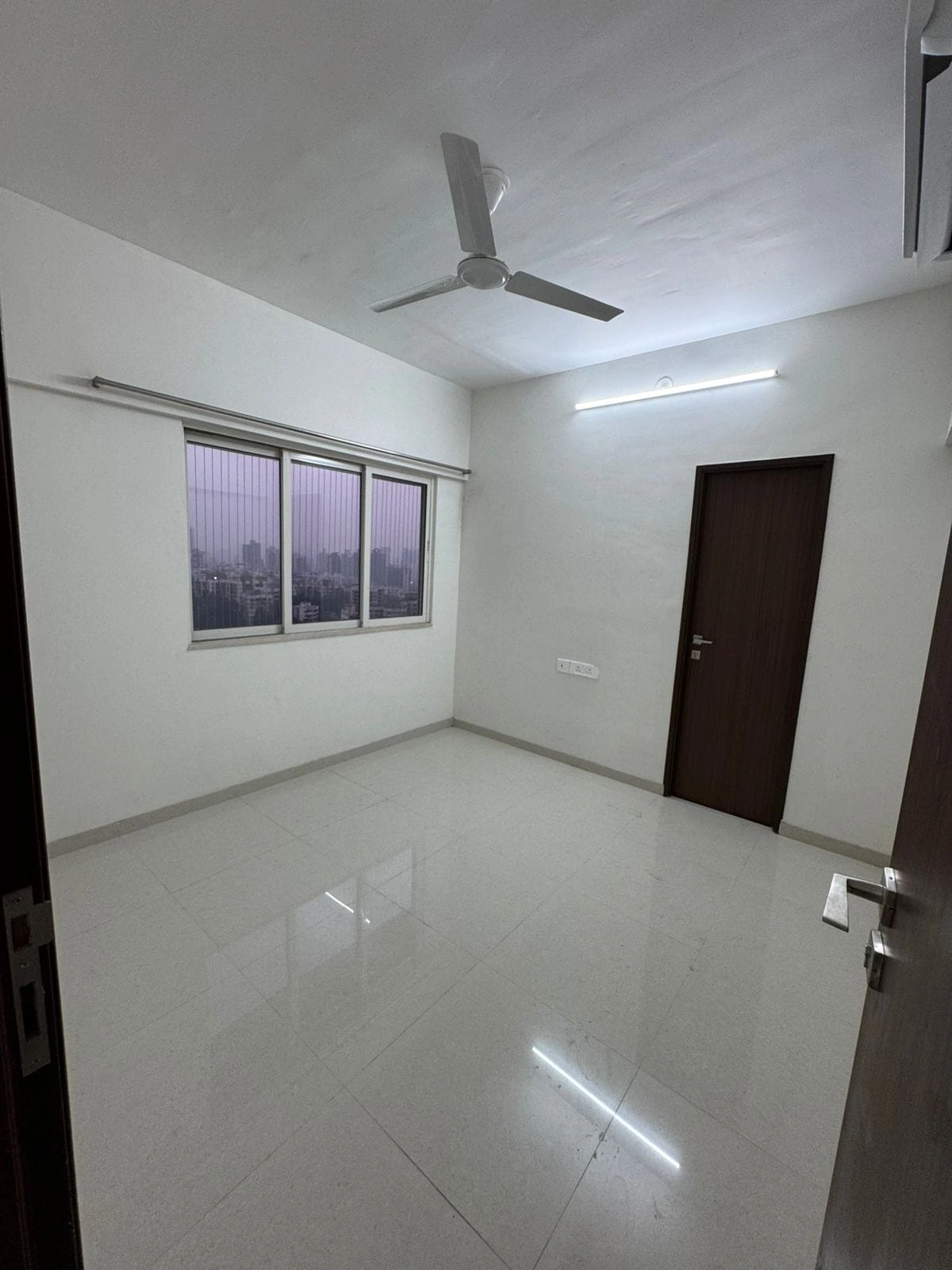 2 BHK Flat for Rent in omkar signet, Malad East