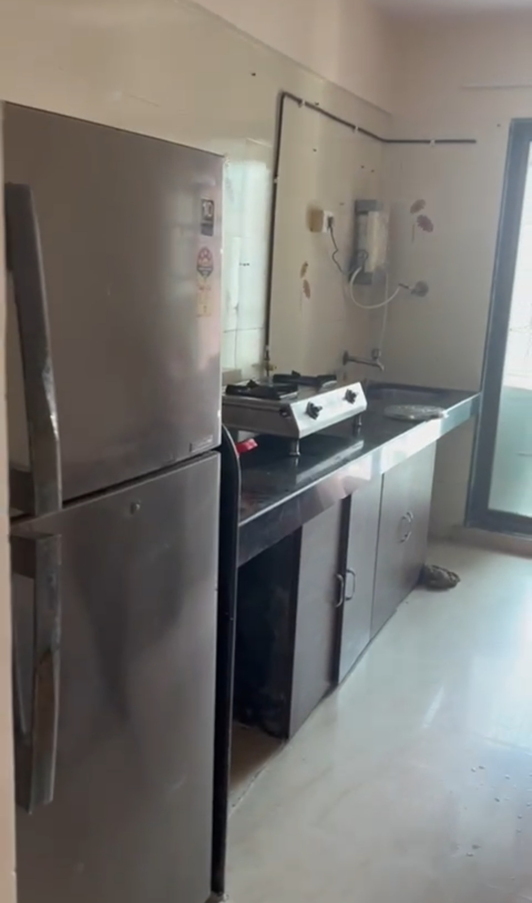 Double Sharing Room Girls only Flat for PG in Pawan Baugh , Malad West