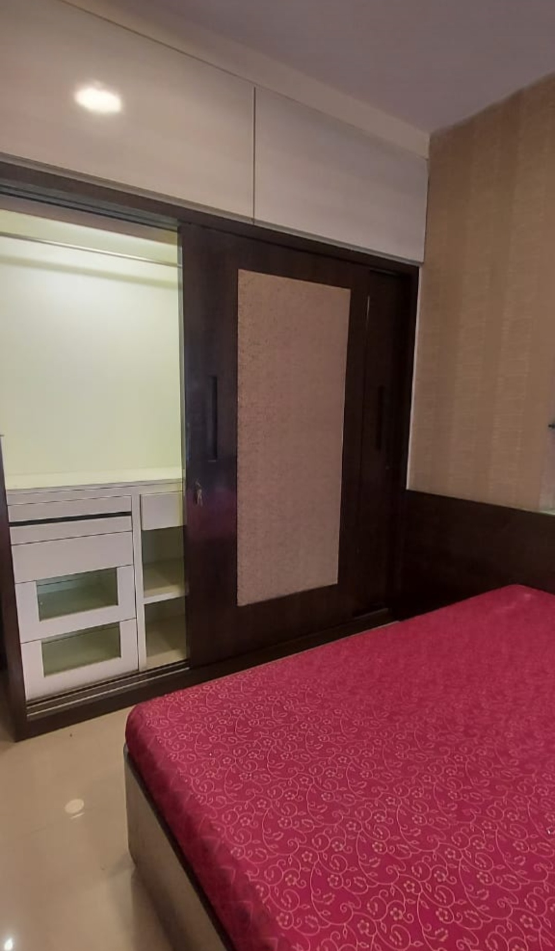 Single Room Girls only Flat for PG in Evershine Grandeur , Malad West