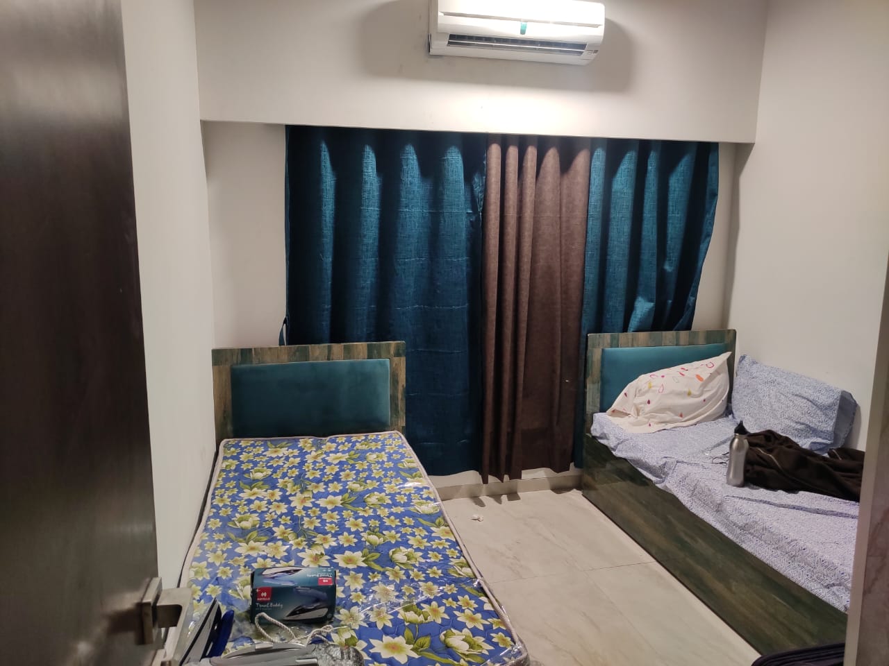 Double Sharing Room Girls only Flat for PG in Dgs, Goregaon East