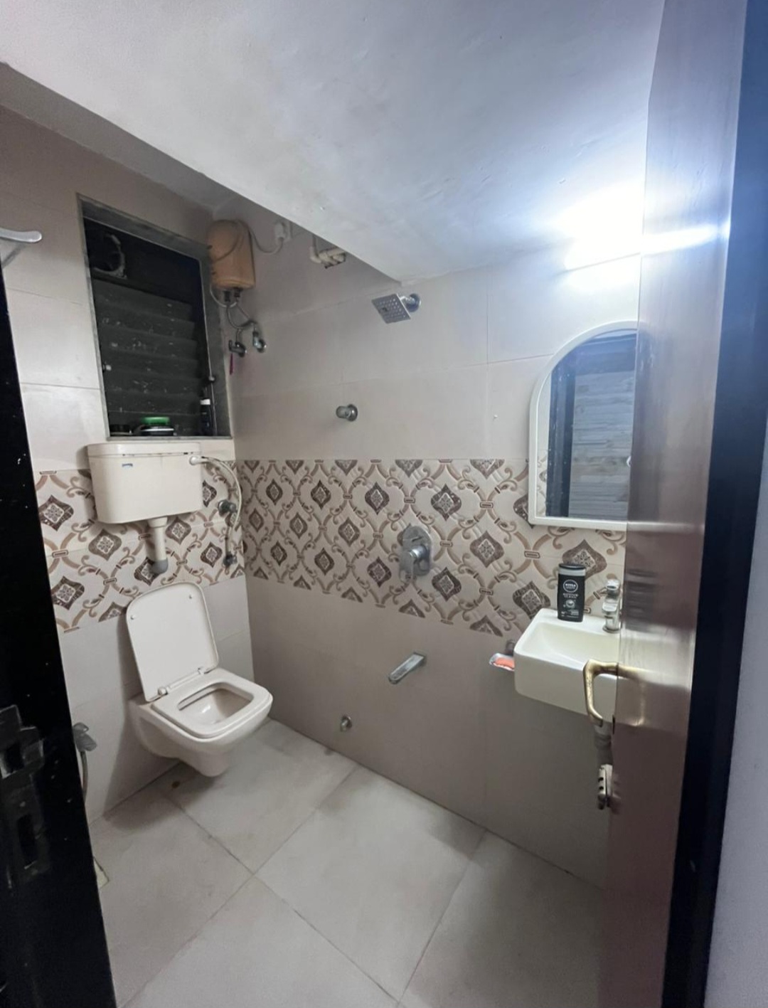 Single Room Girls only Flat for PG in Nidhivan Society, Malad East