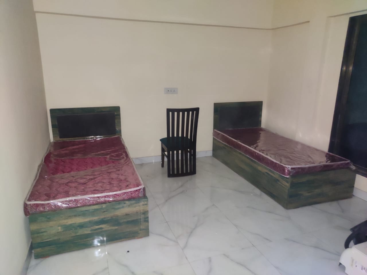 Double Sharing Room Girls only Flat for PG in Dgs, Goregaon East