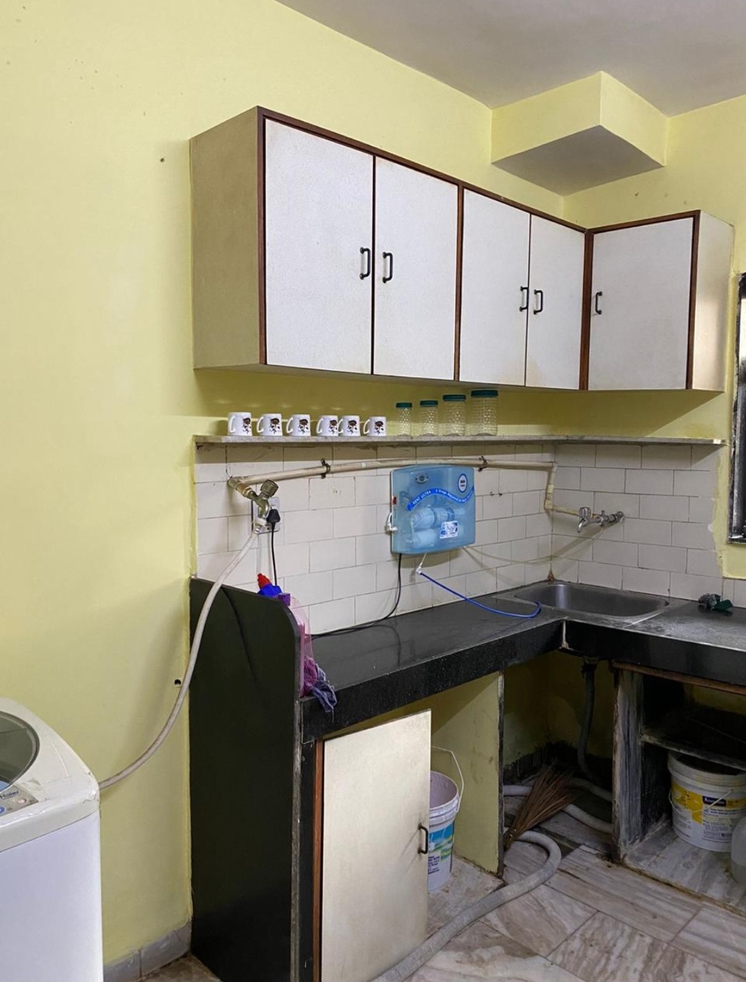 Single Room Girls only Flat for PG in Daya Sarita Society, Goregaon East