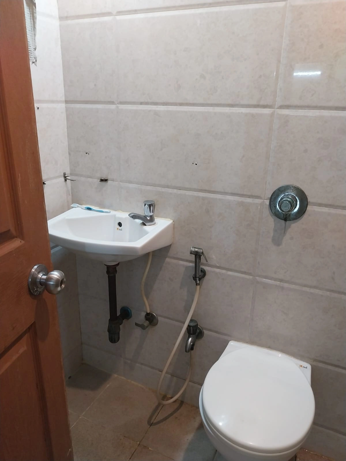 2 BHK Flat for Rent in Sethia Link View, Goregaon West