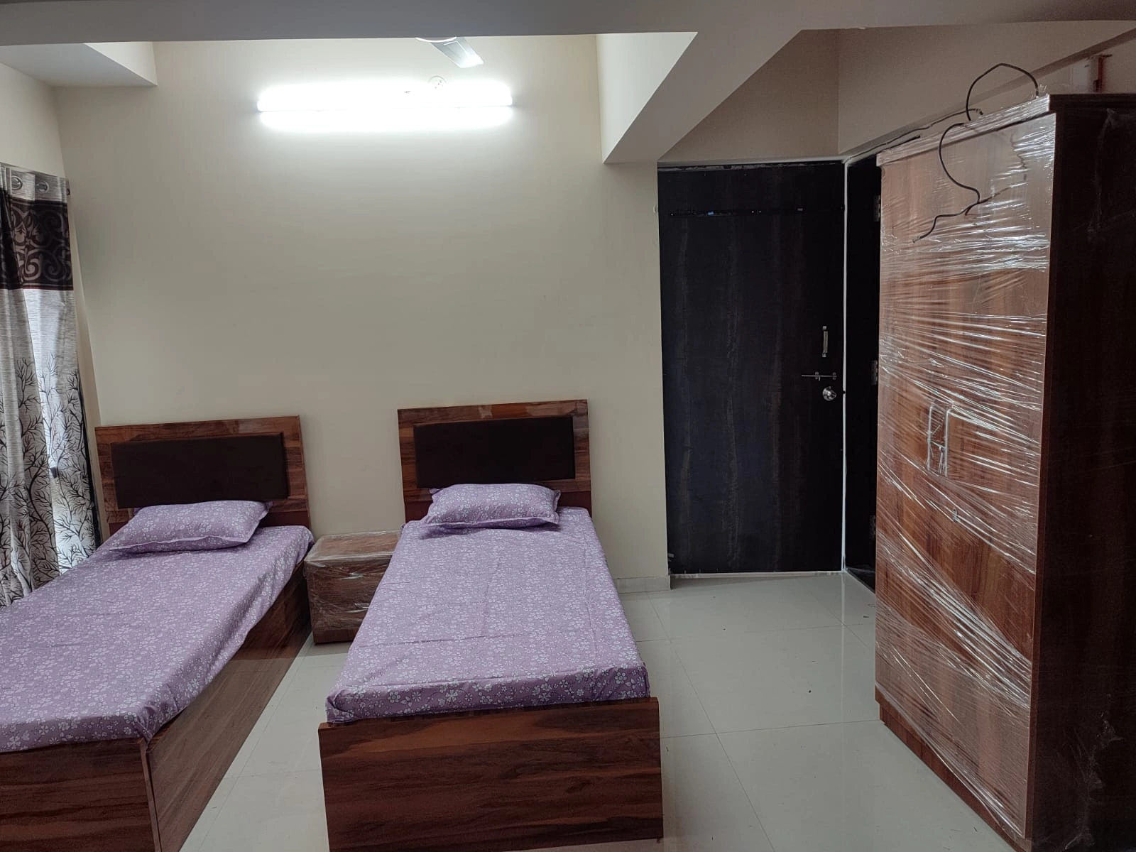 Double Sharing Room Boys only Flat for PG in arista tower, Goregaon West