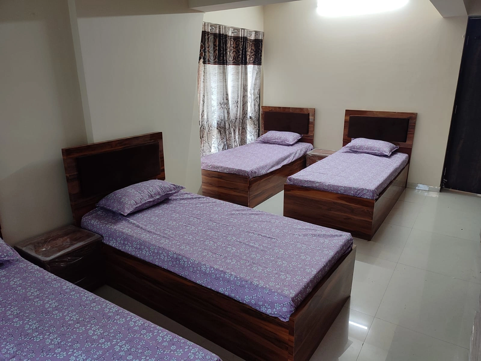 Double Sharing Room Boys only Flat for PG in arista tower, Goregaon West