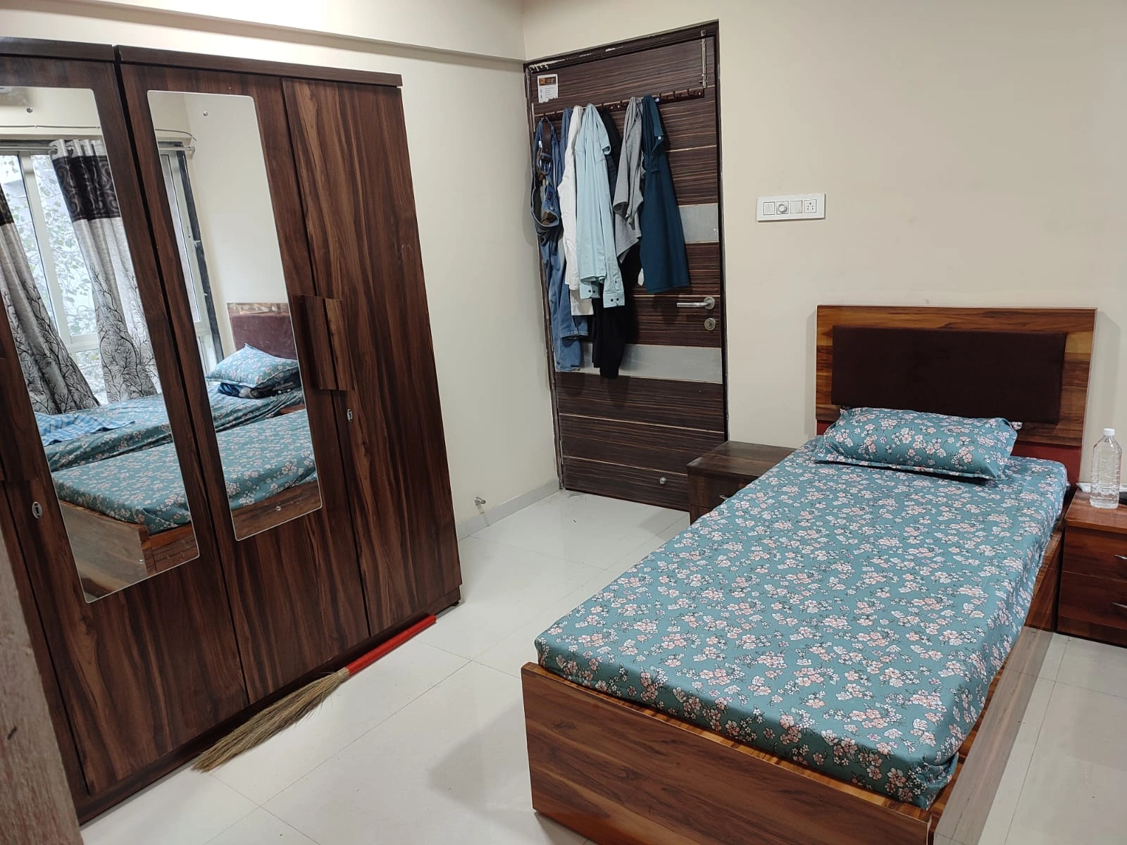 Double Sharing Room Boys only Flat for PG in arista tower, Goregaon West