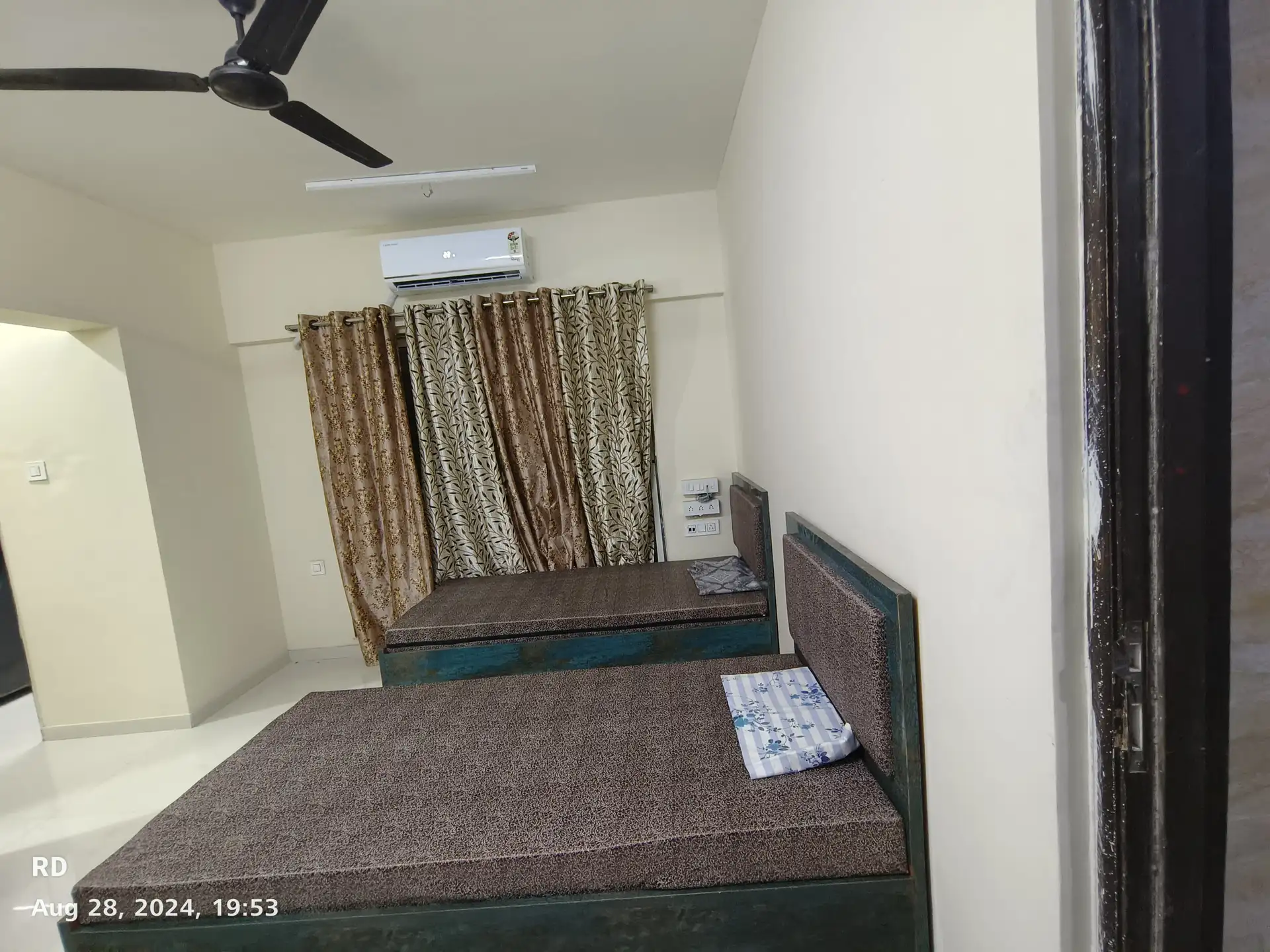 Single Room Girls only Flat for PG in Athena, Goregaon West