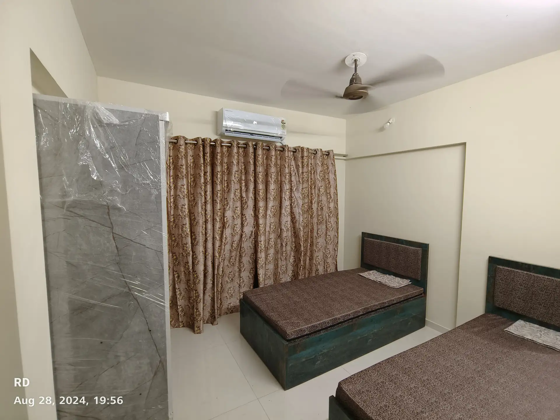 Single Room Girls only Flat for PG in Athena, Goregaon West