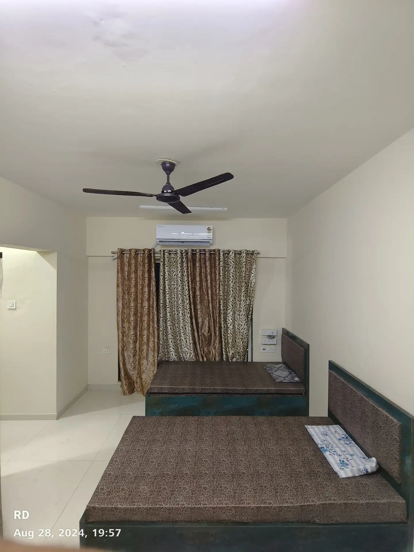 Single Room Girls only Flat for PG in Athena, Goregaon West