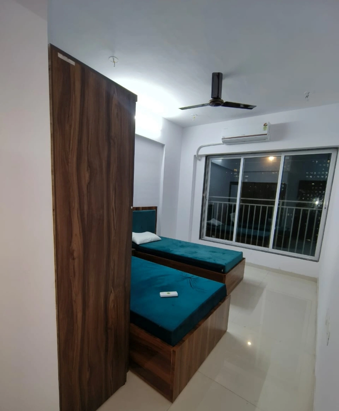 Double Sharing Room Girls only Flat for PG in Bhoomi Samarth Tower, Goregaon East
