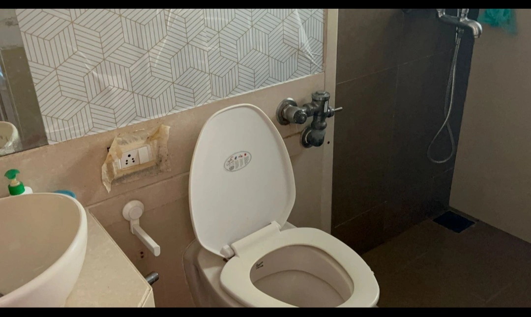 2.5 BHK Flat for Rent in Rustomjee Ozone, Goregaon West