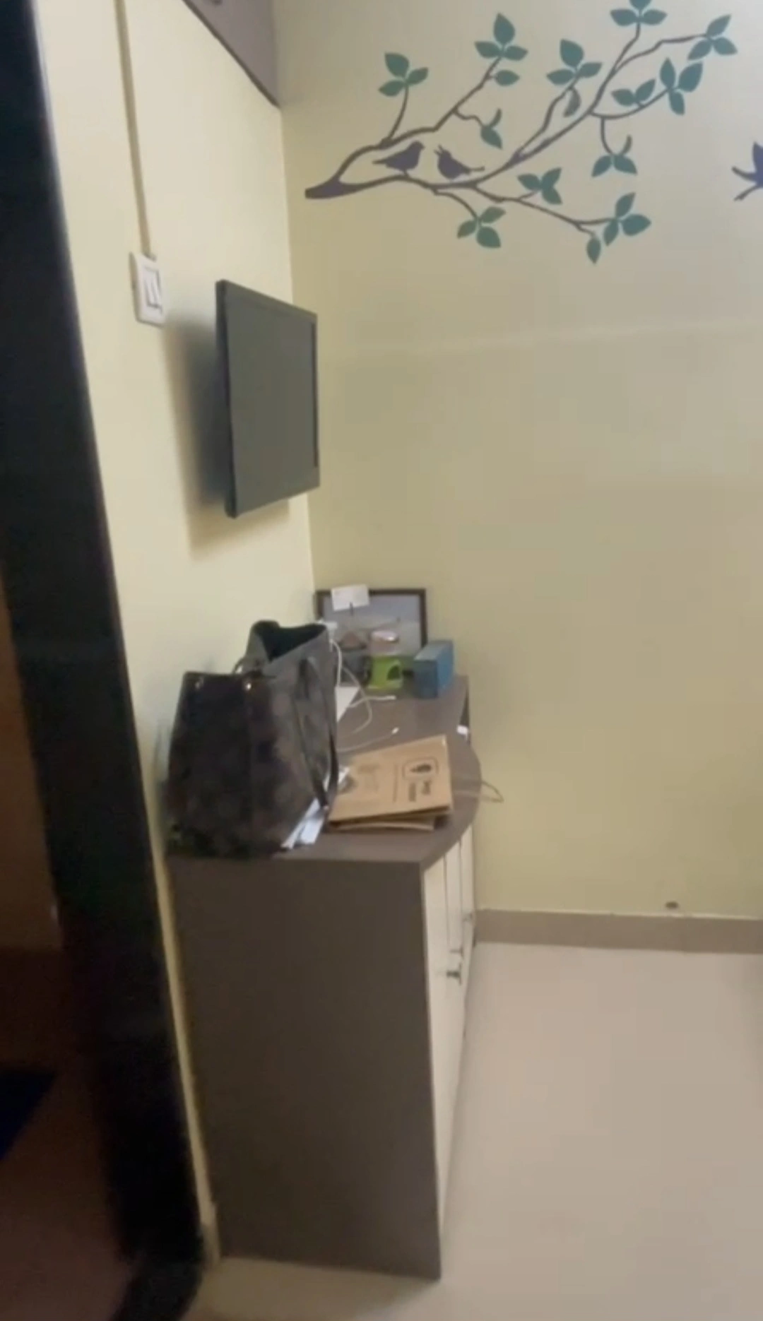 2 BHK Flat for Rent in West View Society, Goregaon West